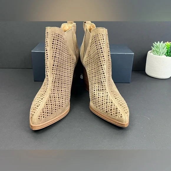 The cutest Marc Fisher suede boots, NEW!  Size 9.5 - Picture 3 of 9